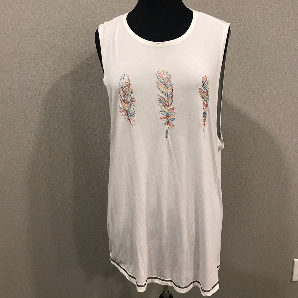 Tank top w/feathers